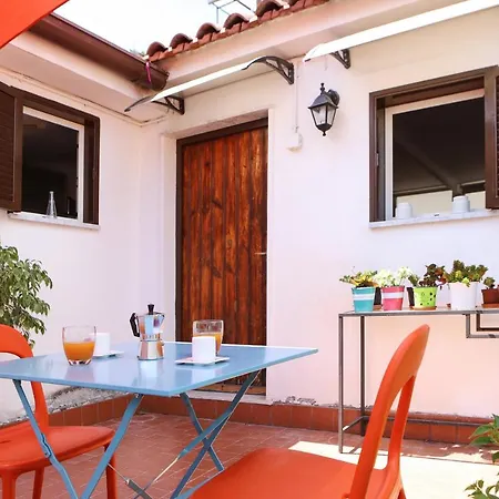 Apartment Con Terrazzo A Piazza Dante *